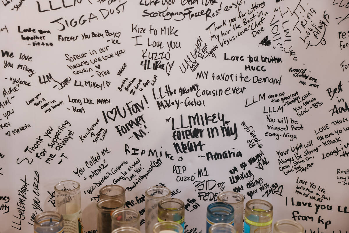 A sign with handwritten notes to Michael Simmons sits at the memorial around his chair at Faded ...