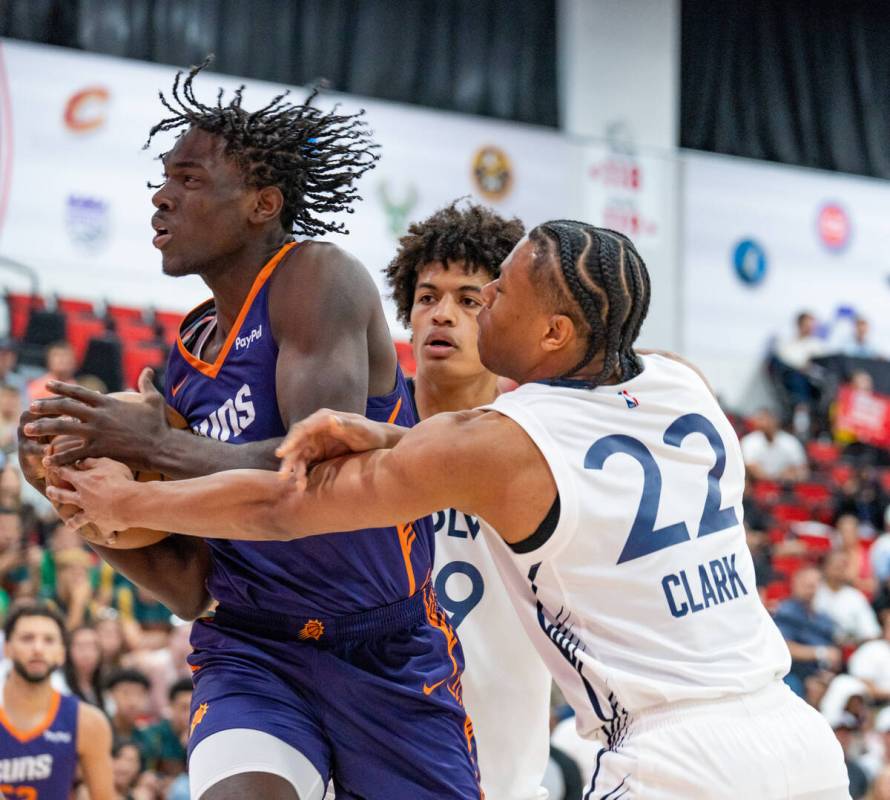 Rasheer Fleming (20) of the Phoenix Suns drives past defenders during an NBA Summer League game ...