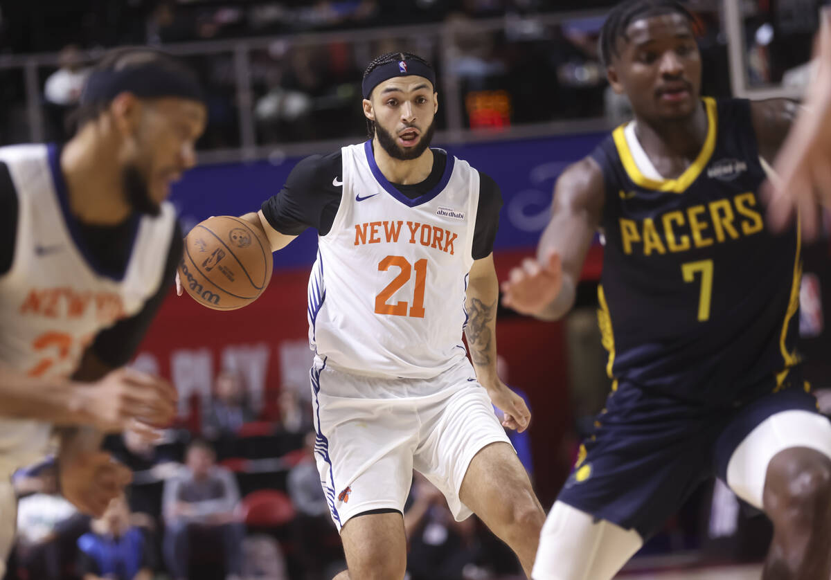 New York Knicks forward Anton Watson (21) brings the ball up court against the Indiana Pacers d ...
