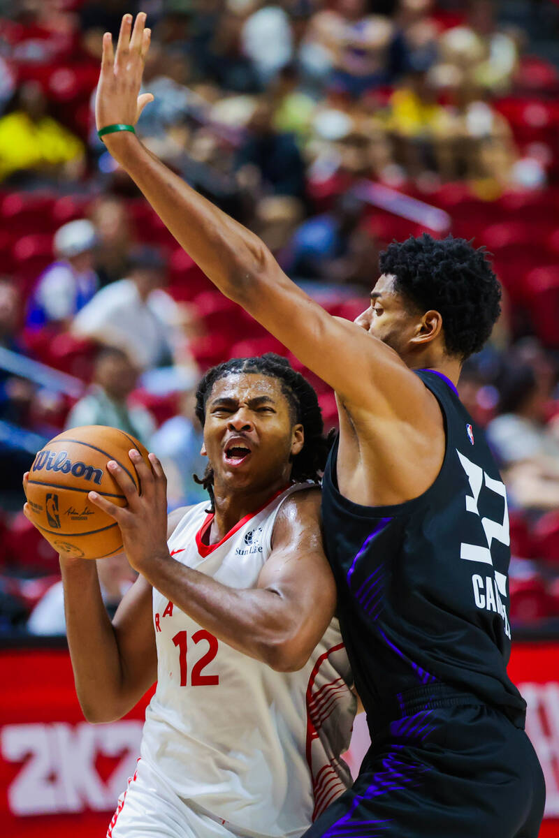 Toronto Raptors forward Collin Murray-Boyles (12) drives the ball against Sacramento Kings cent ...