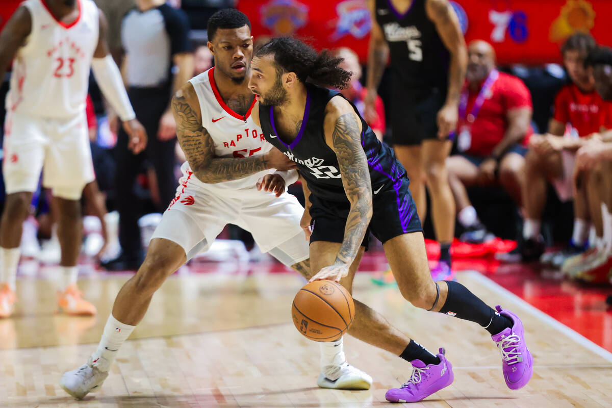 Sacramento Kings guard Devin Carter (22) dribbles the ball during an NBA Summer League semifina ...