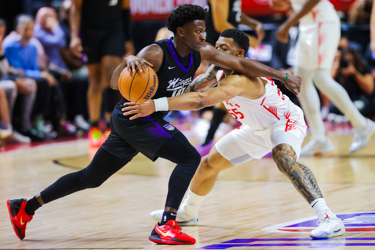 Sacramento Kings guard Isaiah Stevens (40) dribbles the ball against Toronto Raptors defense du ...
