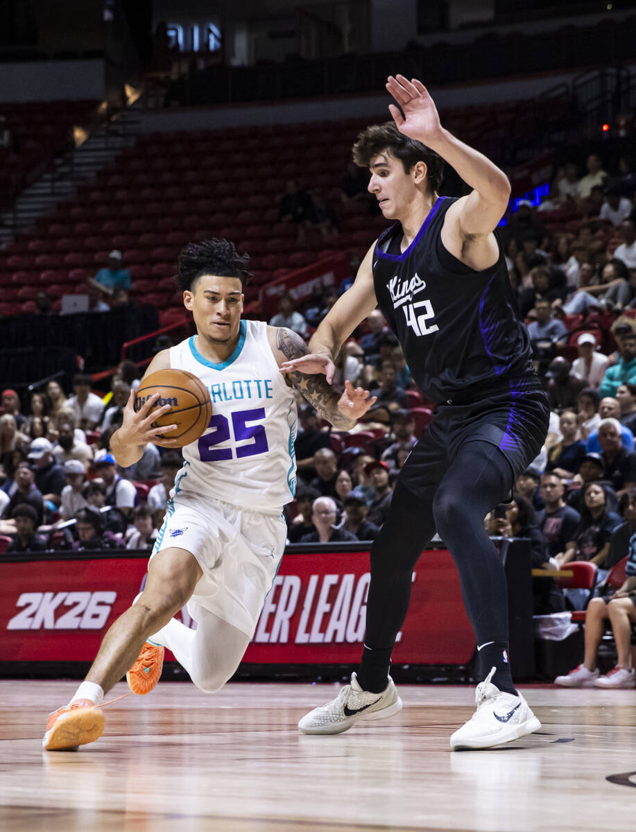 Charlotte Hornets guard K.J. Simpson (25) drives to the basket against Sacramento Kings center ...