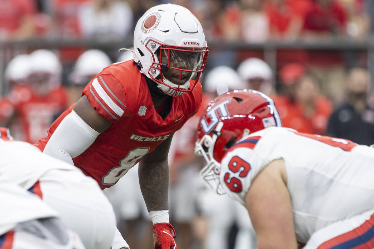 UNLV linebacker Marsel McDuffie (8) waits for the snap during the college football game against ...