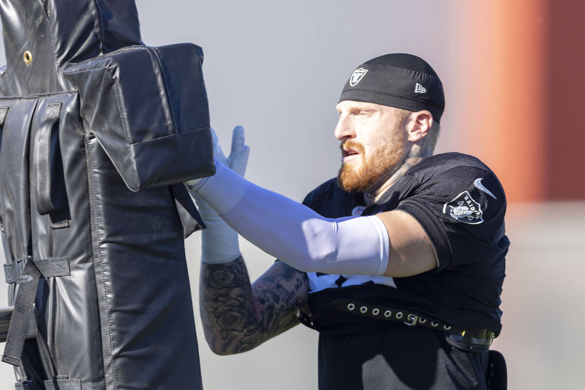 Raiders defensive end Maxx Crosby (98) warms up during the team’s training camp at the I ...