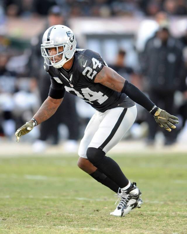 Oakland Raiders safety (24) Charles Woodson in action during a game against the Minnesota Vikin ...