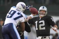 Raiders' quarterback Rich Gannon (12) prepares to throw in the first quarter as Titans' Carlos ...