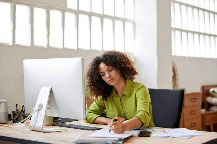  Dreamstime If you have to sit for work, cardiologists want you to stop avoiding movement ...