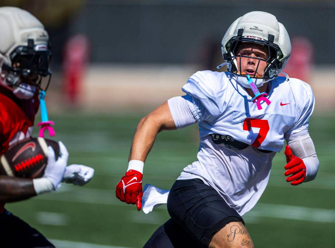 UNLV defensive back Jake Pope (7) tracks down a ball runner during football practice at the Fer ...