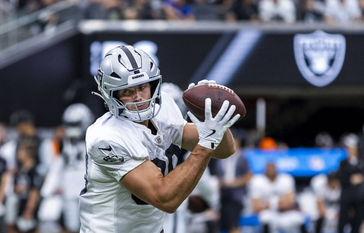 Raiders tight end Brock Bowers (89) secures a catch during the first half of a Raiders training ...