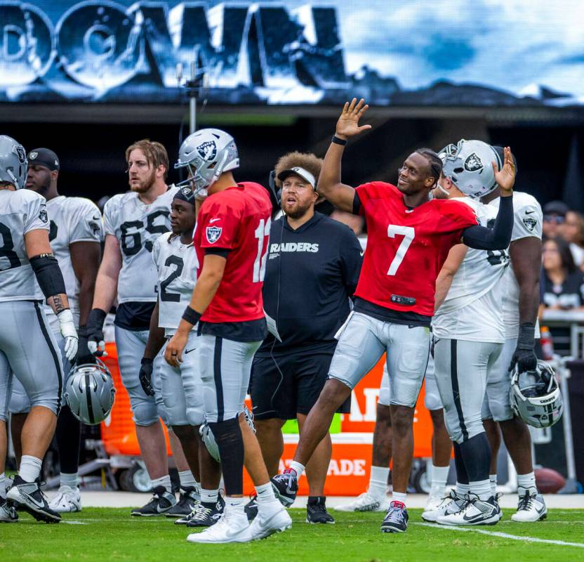 Raiders quarterback Geno Smith (7) celebrates a touchdown from the sidelines during the first h ...