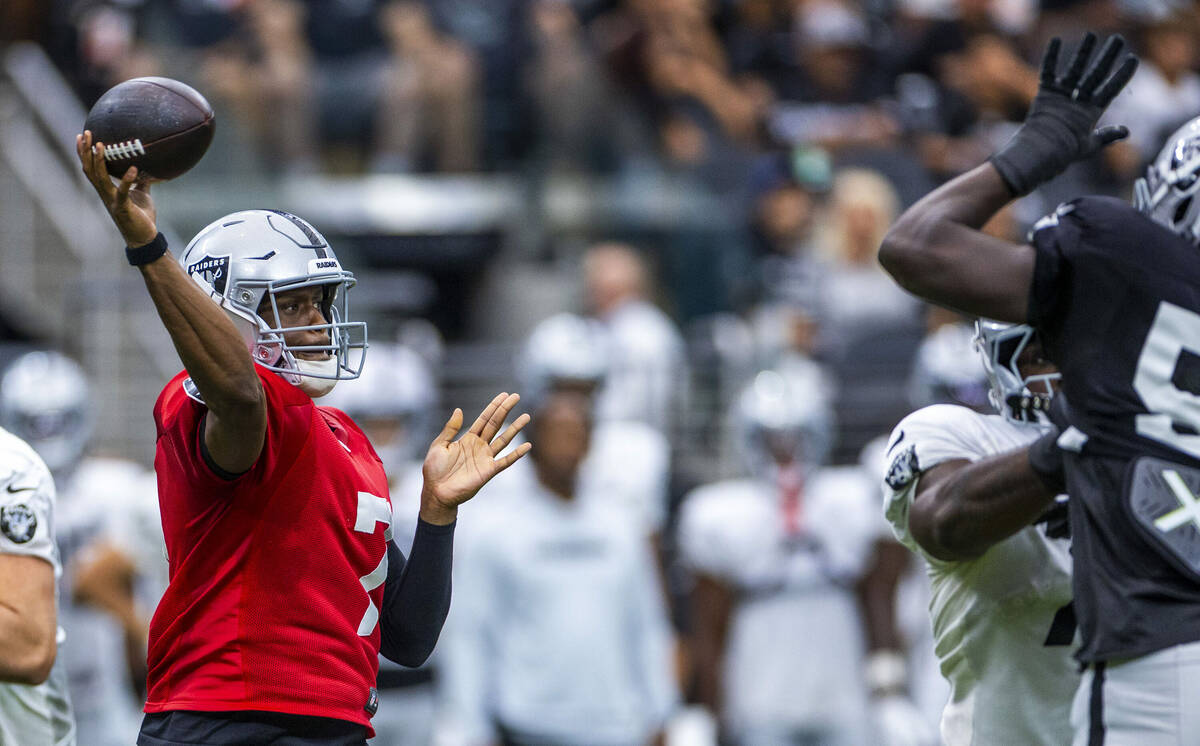 Raiders quarterback Geno Smith (7) eyes a receiver from the pocket during the first half of a R ...