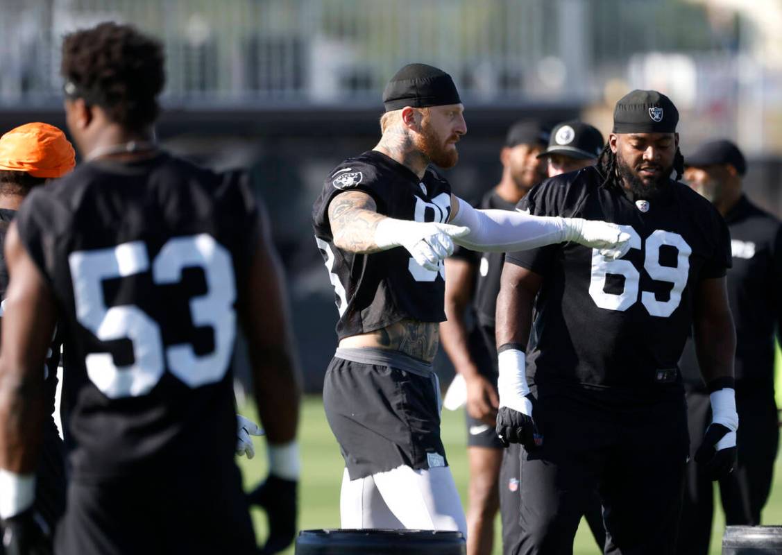 Raiders linebacker Amari Gainer (53) defensive end Maxx Crosby (98) defensive tackle Adam Butle ...
