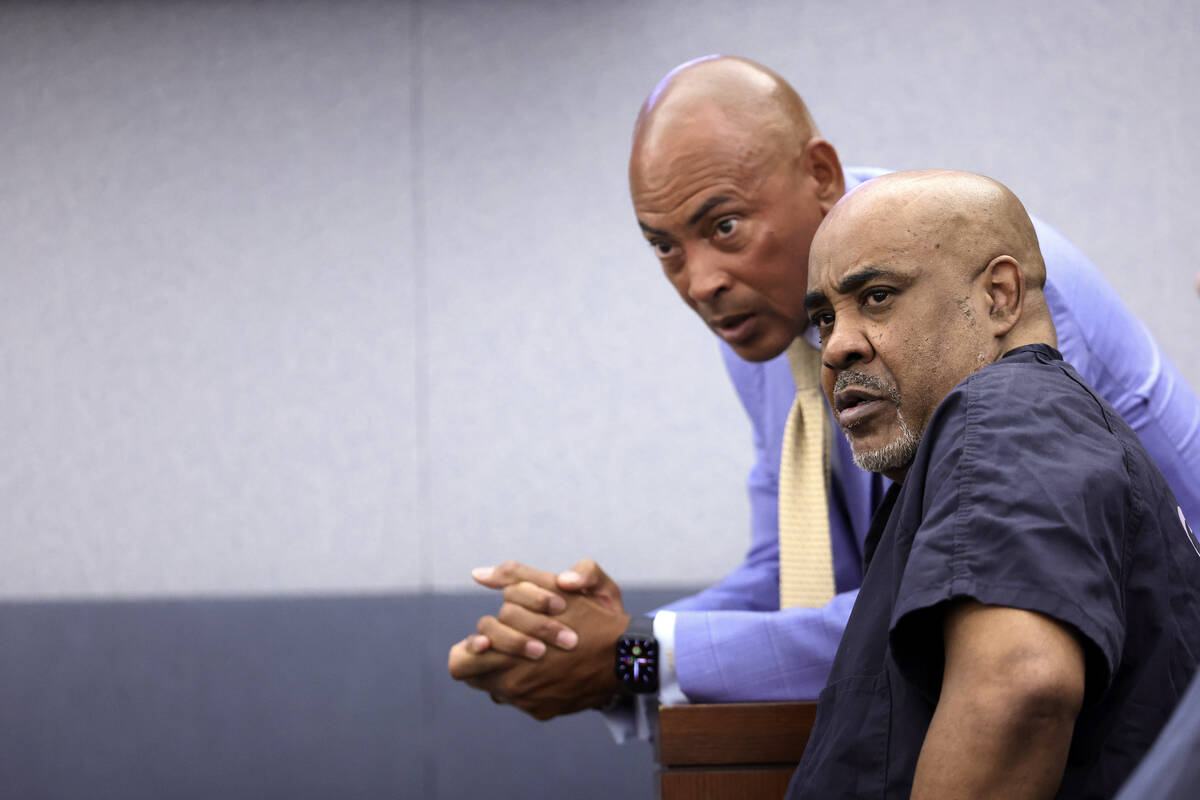 Duane "Keffe D" Davis, right, listens to attorney Carl E.G. Arnold in Clark County District Cou ...