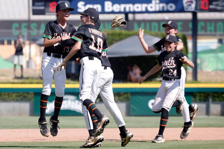 Nevada players celebrate their 6-3 win against Utah during the Mountain Regional final baseball ...