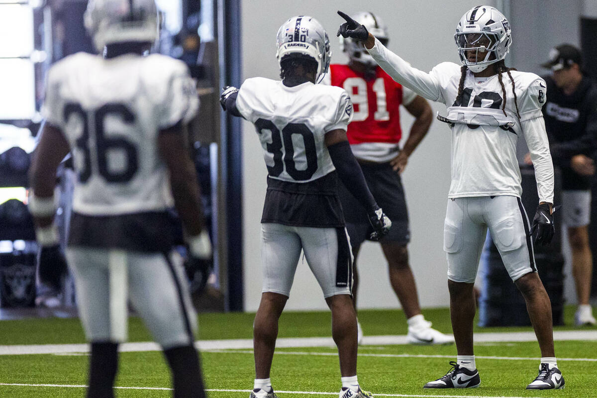 Raiders safety Terrell Edmunds (48), right, signals before a play against cornerback Darnay Hol ...
