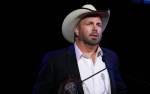 Fans think Garth Brooks is secretly a serial killer