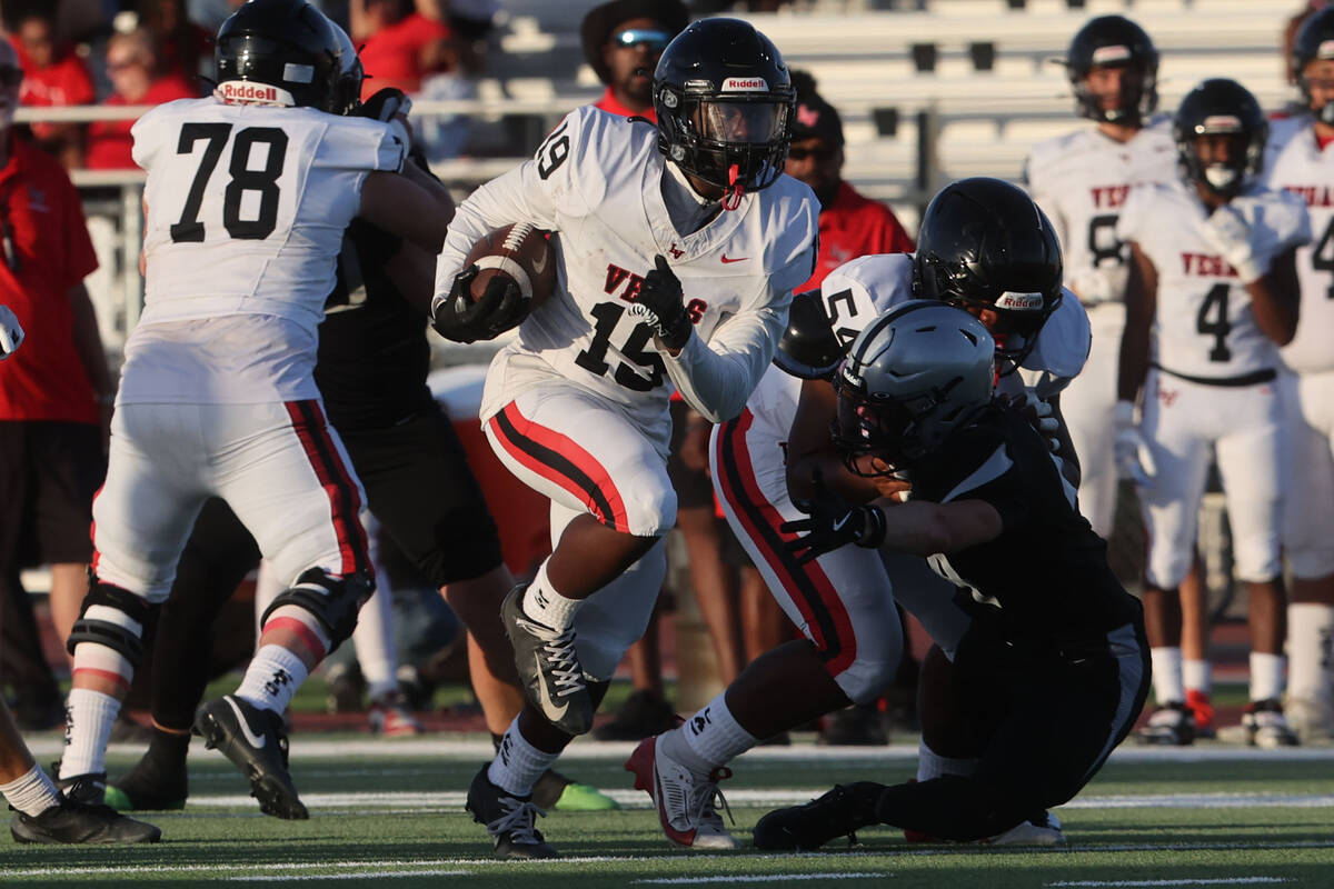 Las Vegas running back Rasheed Coleman (19) runs past Palo Verde linebacker Curtis Obershaw (44 ...