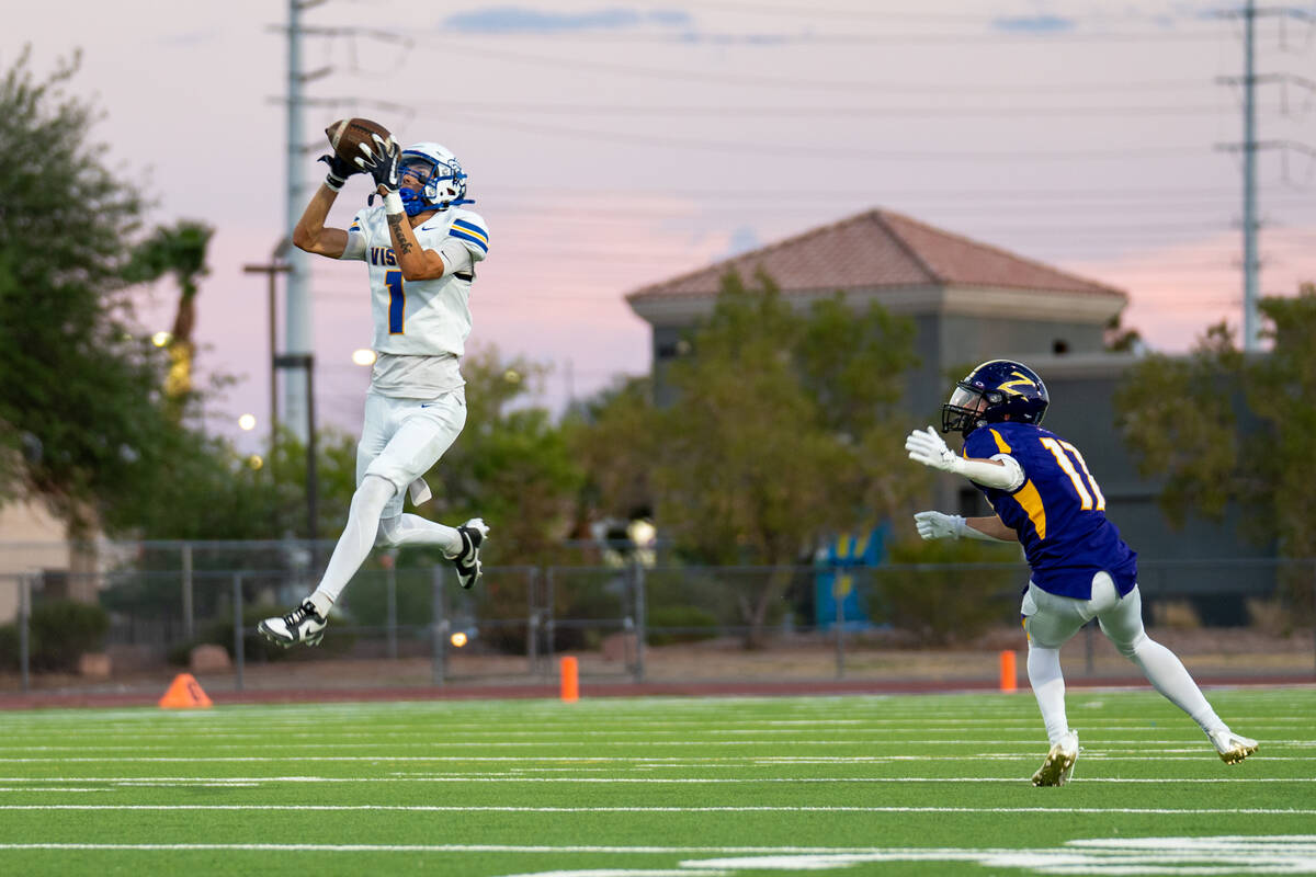 Sierra Vista’s Sebastian Rodriguez (1) leaps to intercept the ball during the Mountain L ...