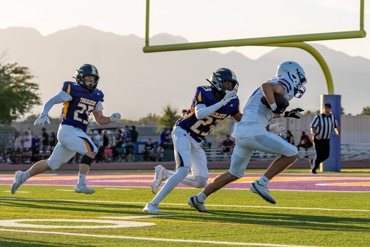 Sierra Vista’s Carlos Pinal (3) breaks away during a game at Durango High School in Las ...