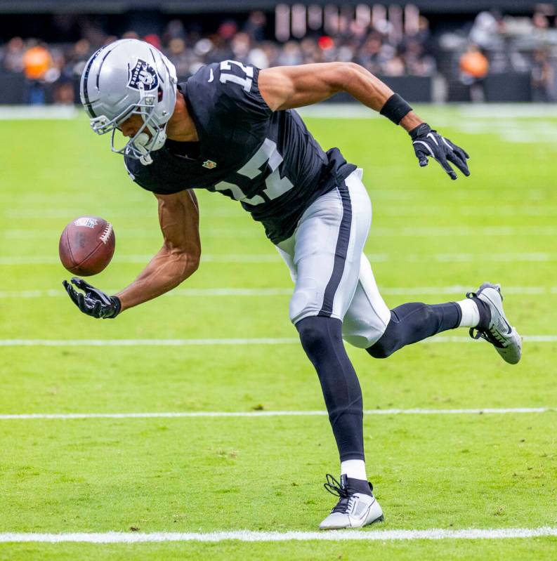 Raiders wide receiver Collin Johnson (17) catches a pass during warm ups of their pre-season NF ...
