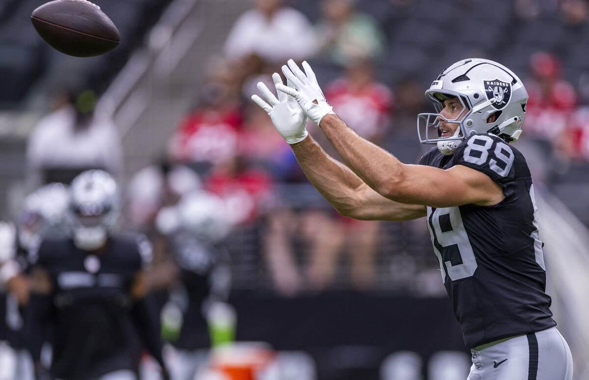 Raiders tight end Brock Bowers (89) reaches for a pass during warm ups of their pre-season NFL ...