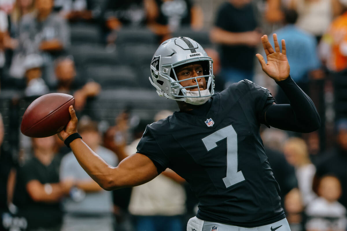 Raiders quarterback Geno Smith (7) warms up before the Raiders host the San Francisco 49ers on ...