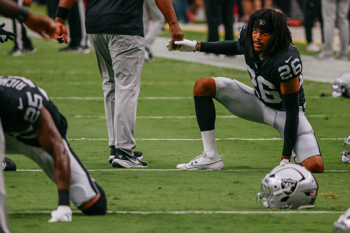 Raiders cornerback Darien Porter (26) stretches before the Raiders host the San Francisco 49ers ...