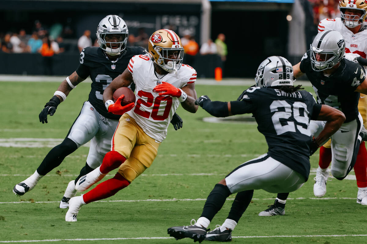 San Francisco 49ers running back Jeff Wilson Jr. (20) runs with the ball during the first half ...