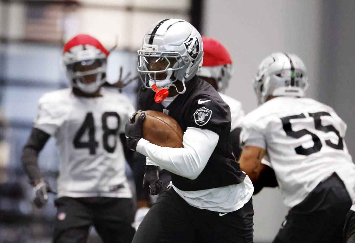 Raiders running back Zamir White (3) runs with the ball during training camp at the Intermounta ...