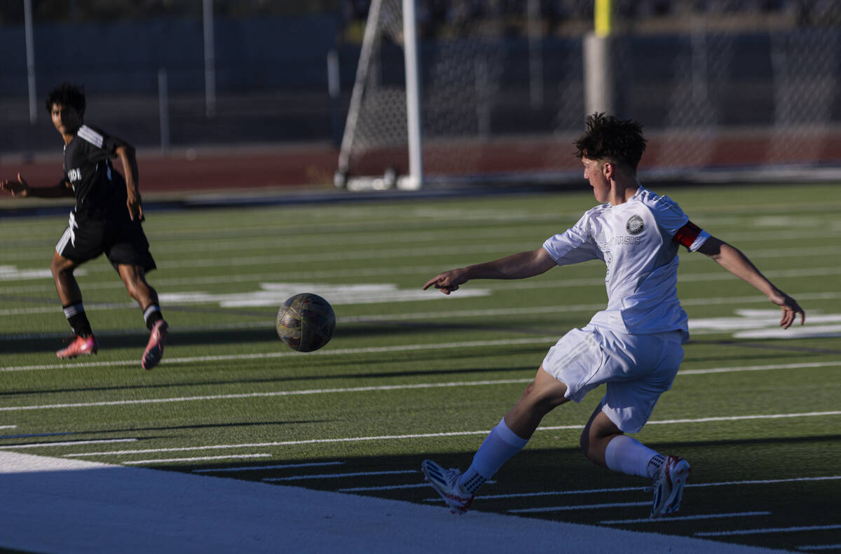 Desert Oasis' Brody Nuckles kicks the ball during a soccer game at Palo Verde High School on Mo ...
