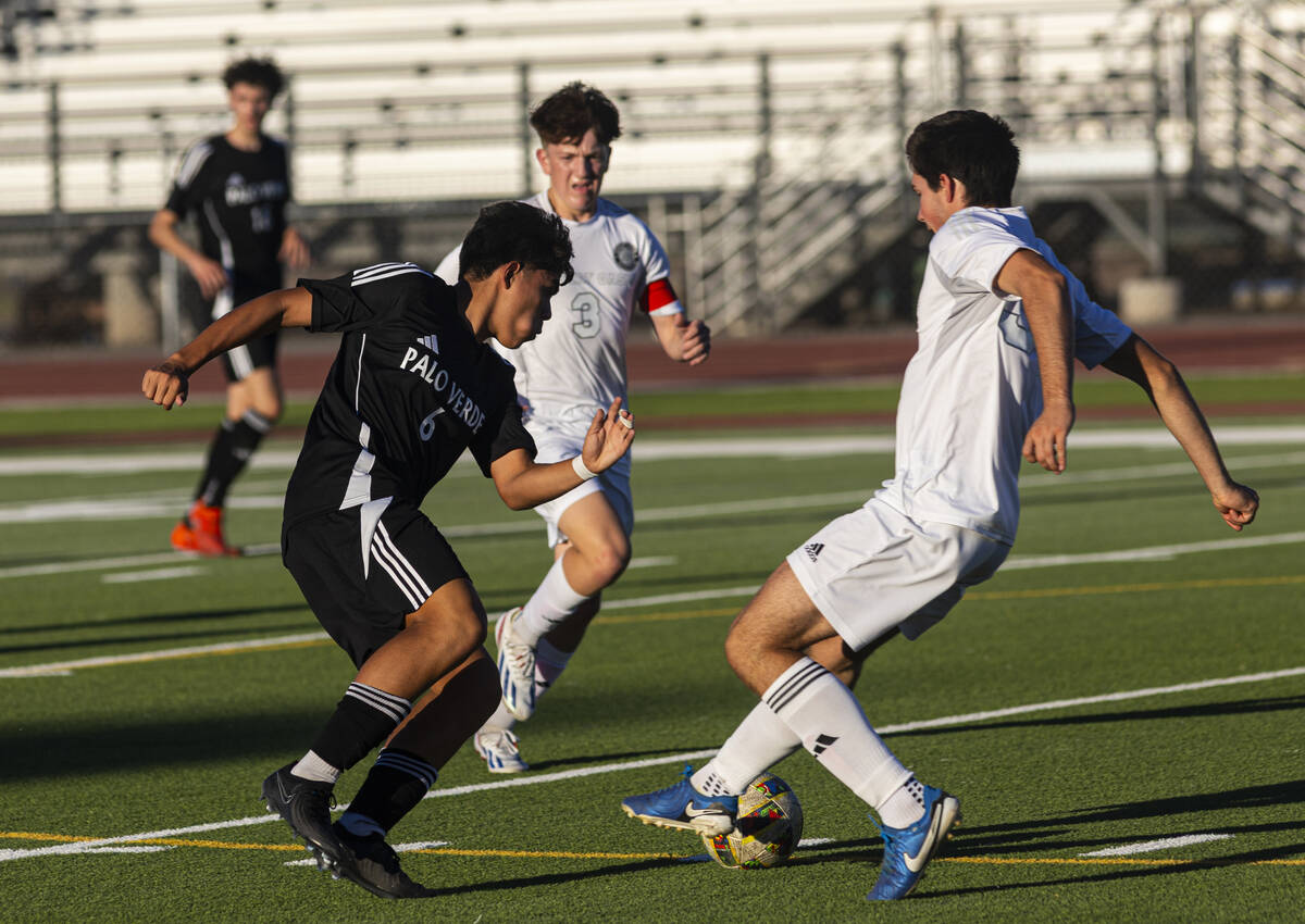 Palo Verde's Augstin Soto (6) tries to get the ball from Desert Oasis' Brady Morris, right, dur ...
