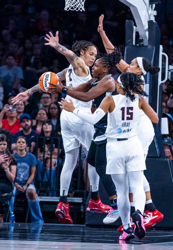 Aces guard Chelsea Gray (12) maneuvers between Atlanta Dream center Brittney Griner (42), forwa ...