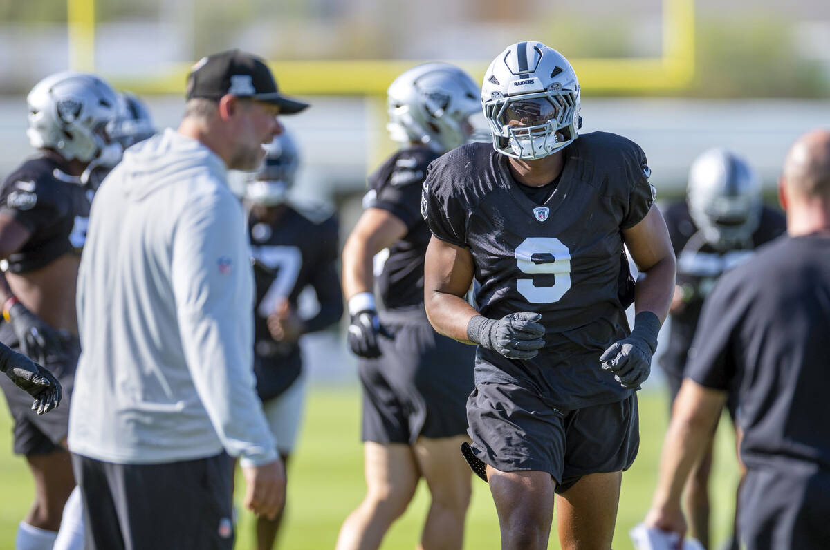 Raiders defensive end Tyree Wilson (9) runs a sprint during warm ups at the Intermountain Healt ...