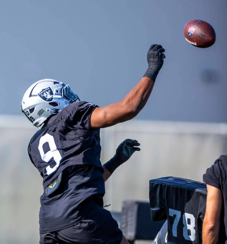 Raiders defensive end Tyree Wilson (9) bats down a ball during a drill at the Intermountain Hea ...