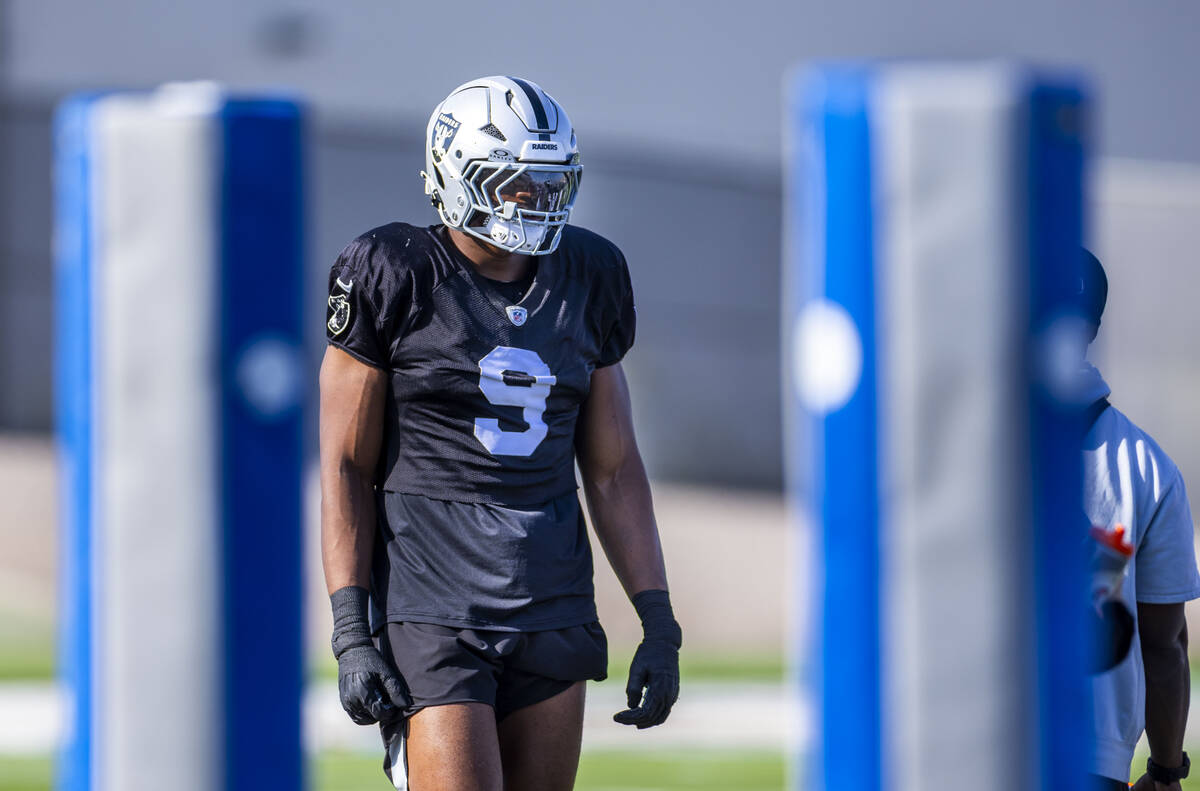 Raiders defensive end Tyree Wilson (9) readies for his turn during a drill at the Intermountain ...