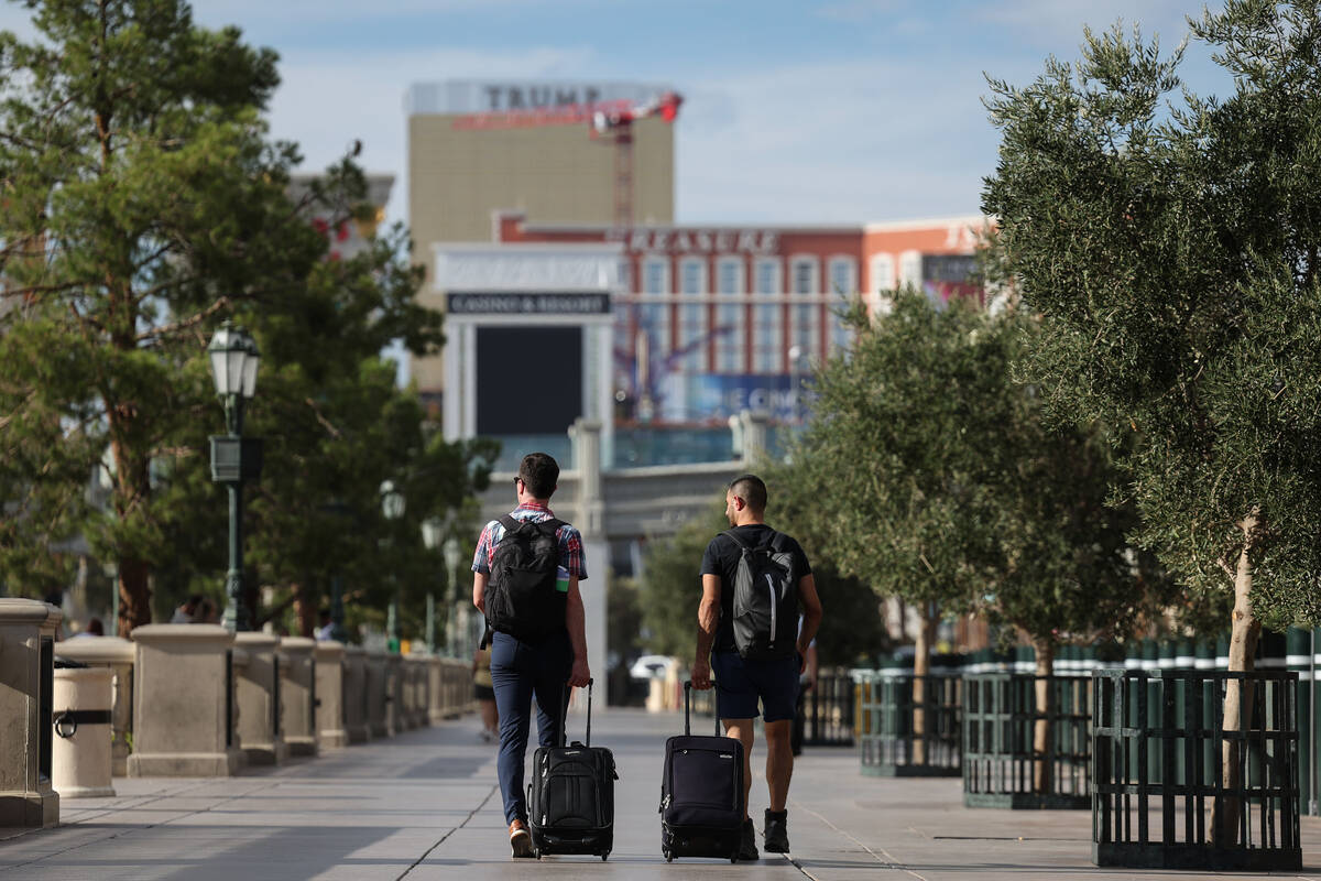 Tourists walk the Strip on Wednesday, Aug. 20, 2025, in Las Vegas. (Benjamin Hager/Las Vegas Re ...