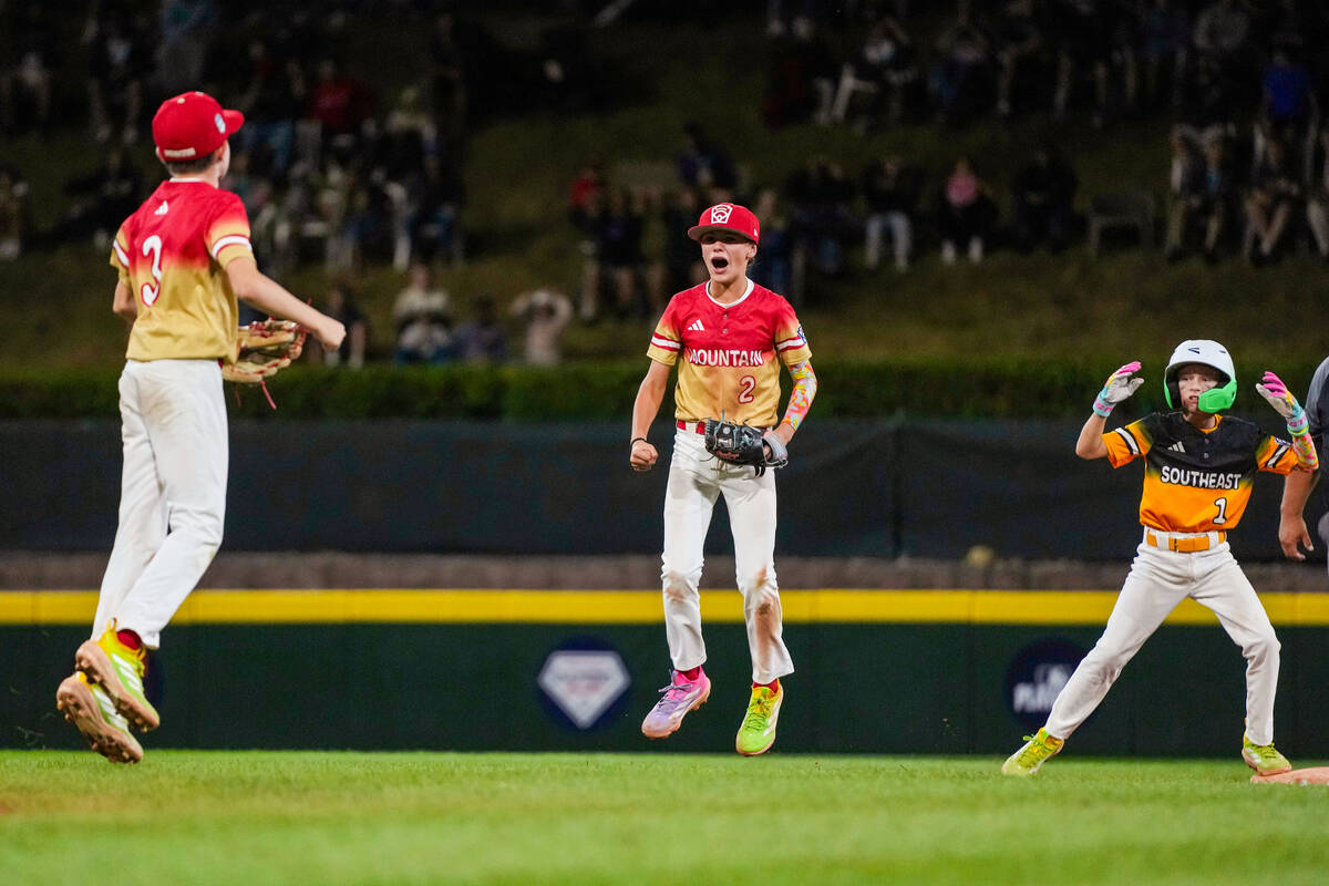 Las Vegas, Nev.'s Luke D'Ambrosio, left, Ethan Robertson, center, and Irmo, S.C.'s Preston Ware ...