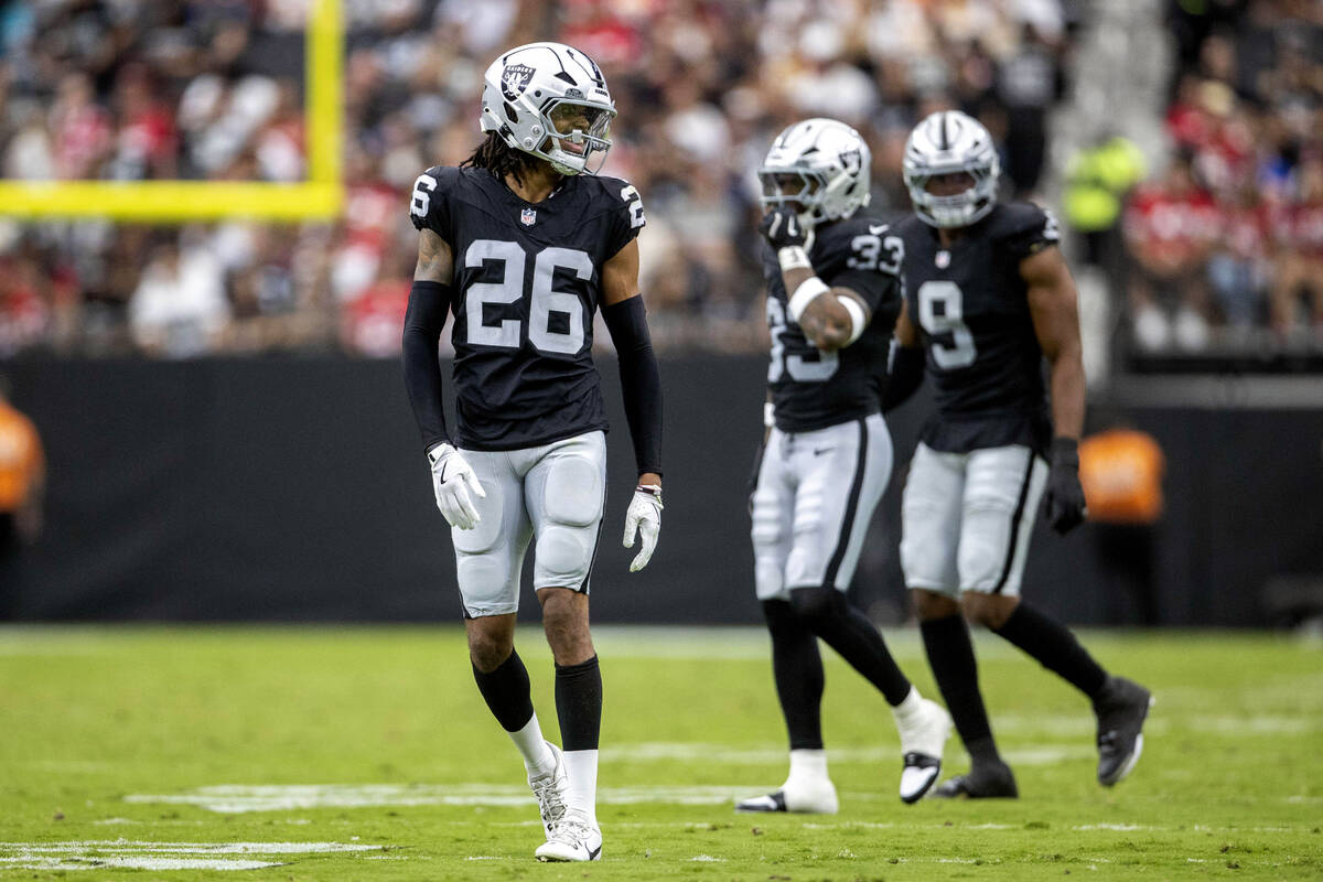 Raiders cornerback Darien Porter (26) reacts to a play as linebacker Jamal Adams (33) and defen ...