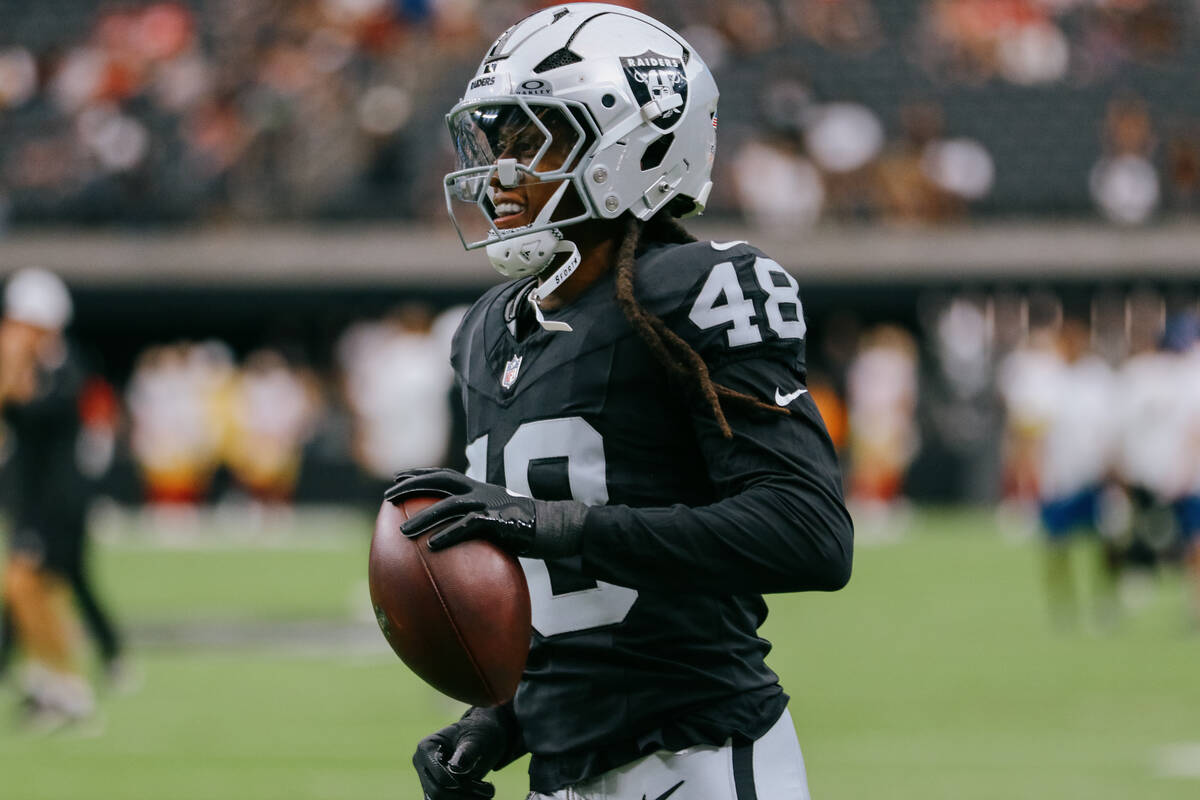 Raiders safety Terrell Edmunds (48) warms up before the Raiders host the San Francisco 49ers on ...