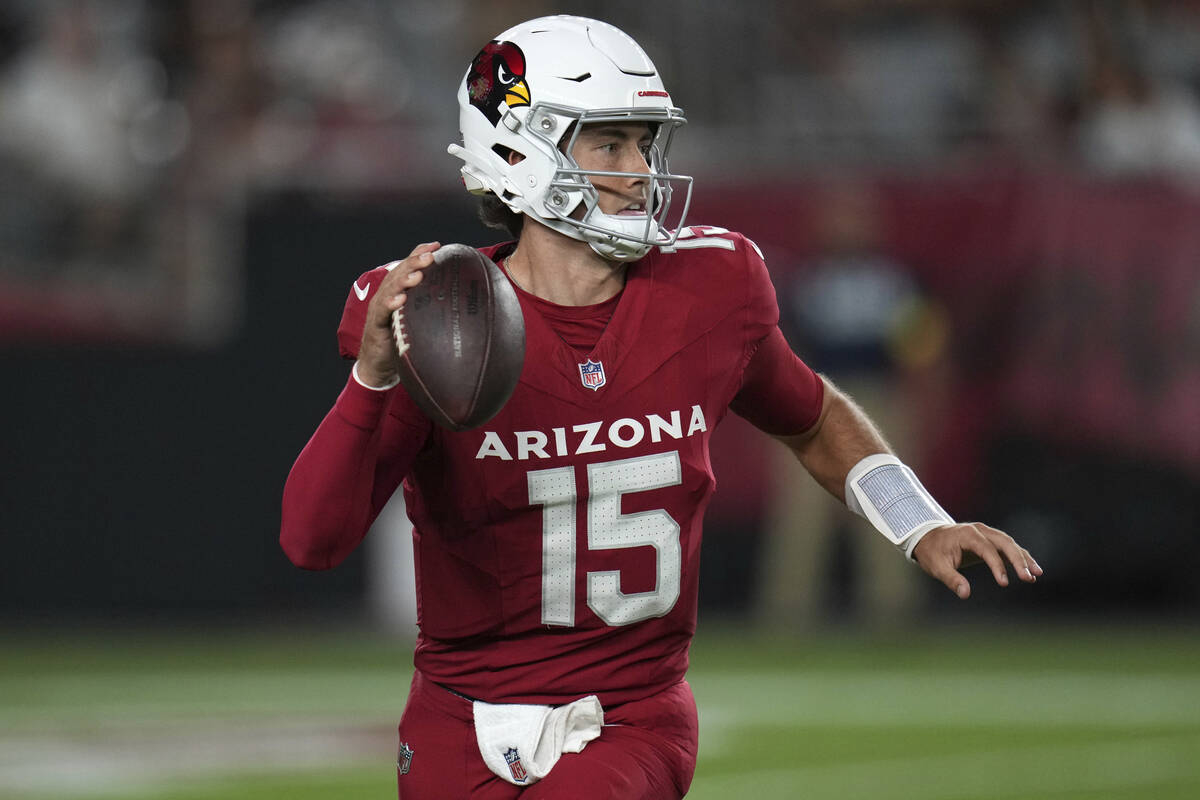Arizona Cardinals quarterback Clayton Tune (15) looks to throw agaisnt the Las Vegas Raiders du ...