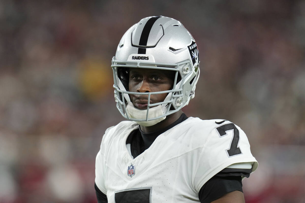 Las Vegas Raiders quarterback Geno Smith (7) looks to his sideline during the first half of an ...