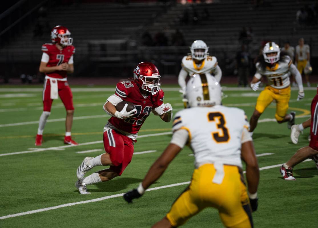 Aggie Noah Easton (23) moves the ball during a football game between Mililani and Arbor View at ...