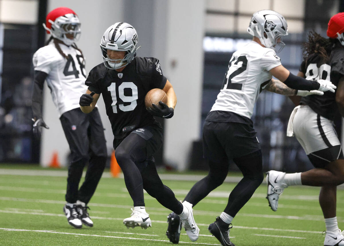 Raiders wide receiver Tommy Mellott (19) runs with the ball during training camp at the Intermo ...