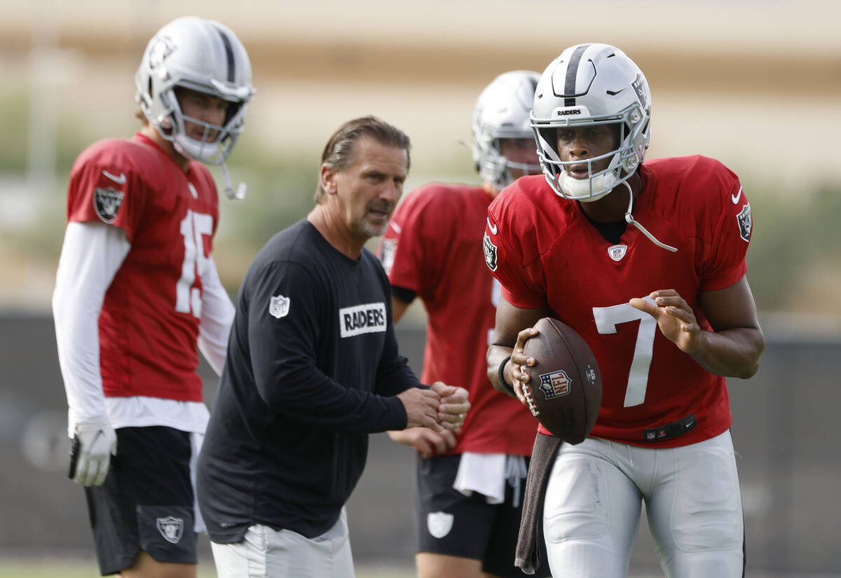 Raiders quarterbacks coach Greg Olson watches as quarterback Geno Smith (7) prepares to thro ...