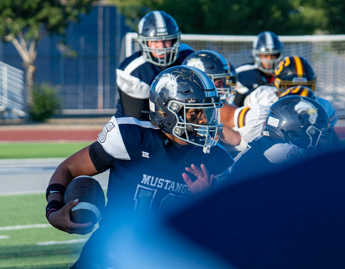 Shadow Ridge player Isaiah Jones (16) brings the ball upfield during the first quarter of a foo ...