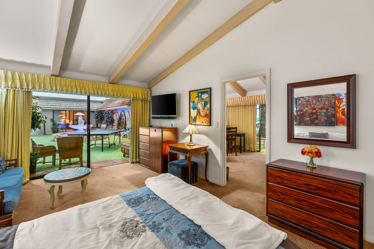 Bedroom in the bunker area. (IS Luxury)