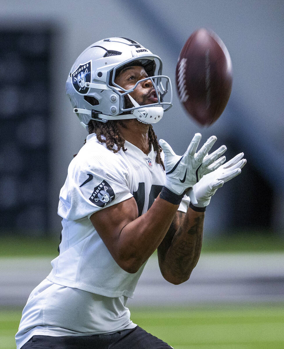 Raiders receiver Jakobi Meyers (16) looks the ball in on a punt return drill during practice at ...