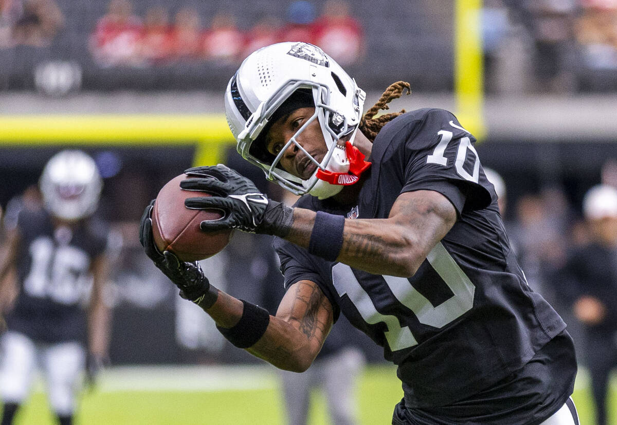 Raiders wide receiver Dont'e Thornton Jr. (10) catches a pass during warm ups of their pre ...