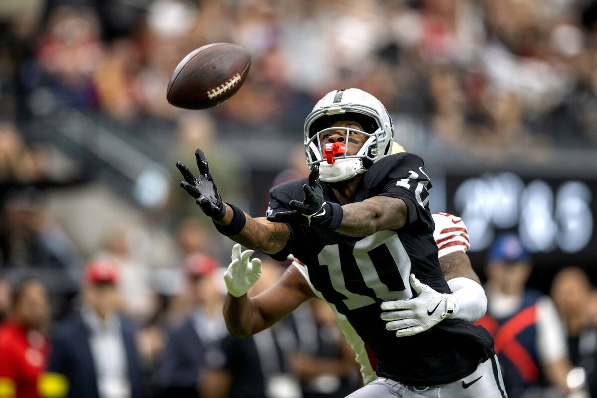 Raiders wide receiver Dont'e Thornton Jr. (10) reaches out for a catch that falls incomple ...